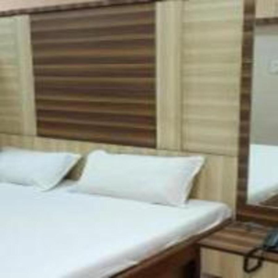 Carnival Hotel Pune Exterior foto
